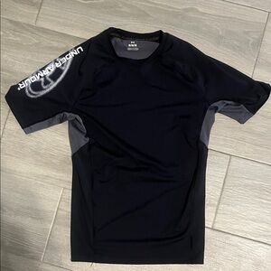 Under Armour Men's Black and Gray Rash Guard fitted shirt